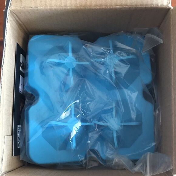 Bundle Sale 3 for $15 | Dr. Hetzner 4-Pack Diamond Shape Ice Cube Trays - Picture 8 of 14